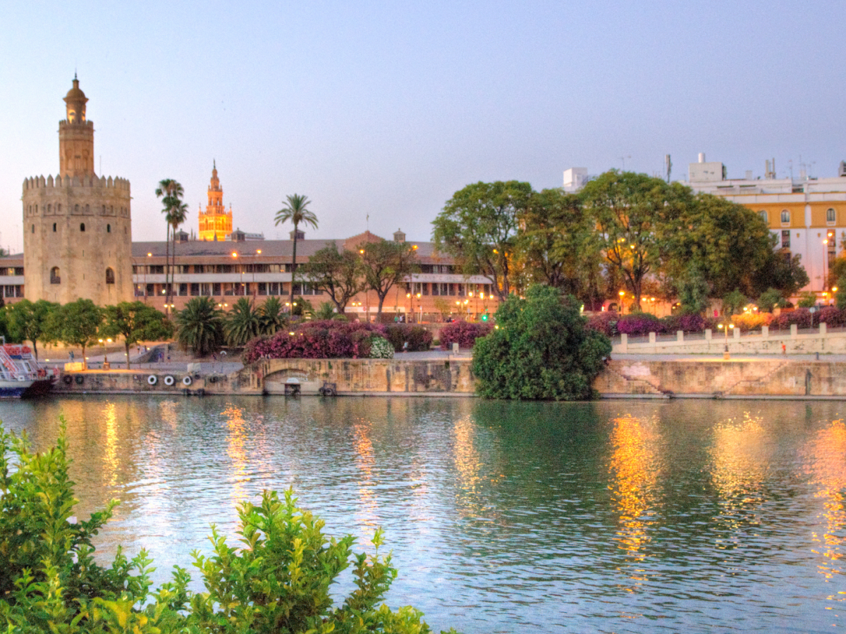 Can you swim in Seville? Ofcourse you can! Here are some of the best options!